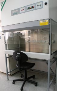 Stół laminarny w Ogrodzie PAN w Powsinie