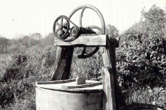 004.-Studnia-przy-Pokerowku-w-1977-roku