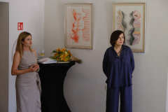 Małgorzata Szymańczyk - kierowniczka Biura Komunikacji  OB PAN i Mira Walczykowska, kuratorka wystawy